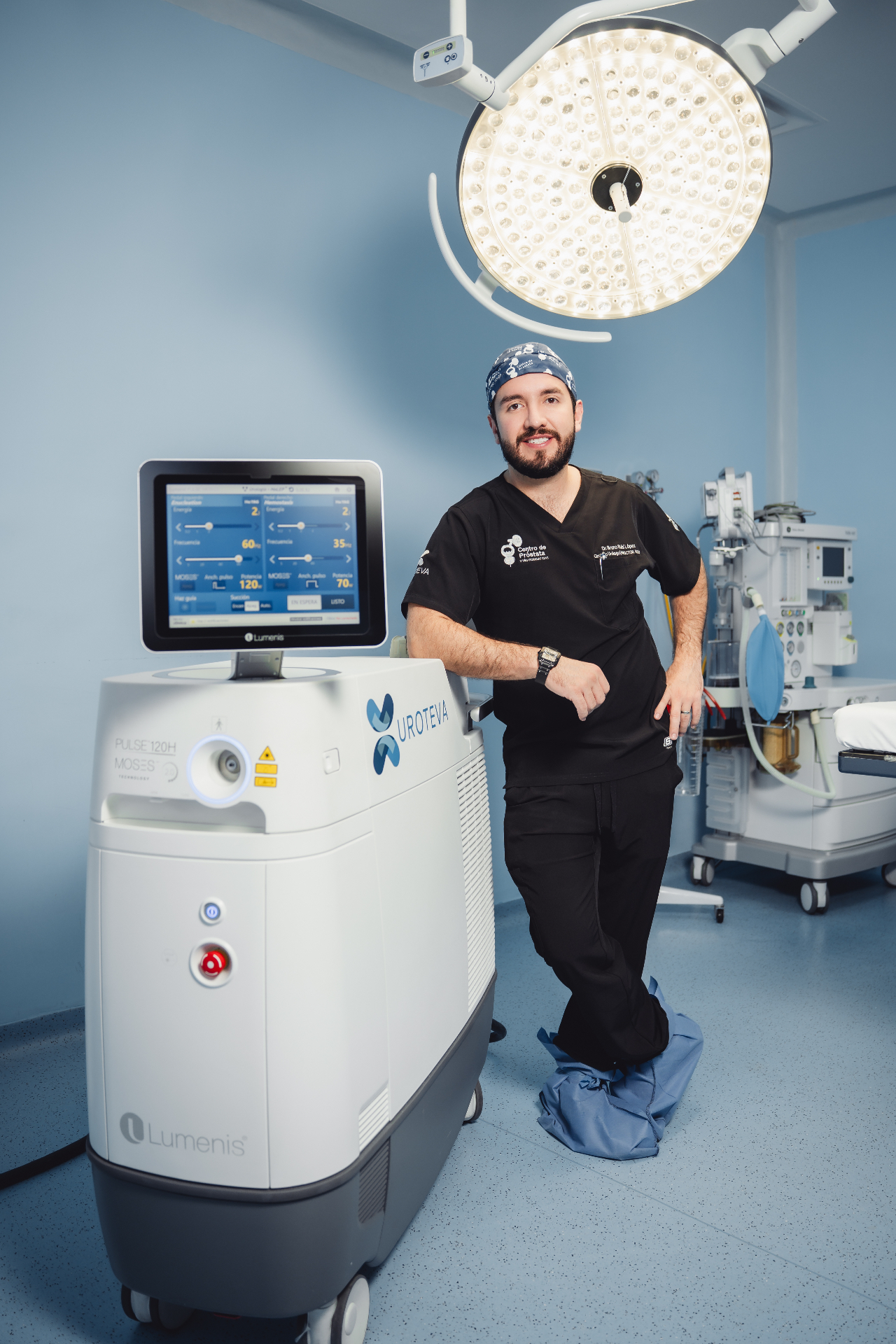 Dr. Bruno Rubí with the Lumenis Pulse™ 120H Holmium laser (MOSES™ technology) used for HoLEP.